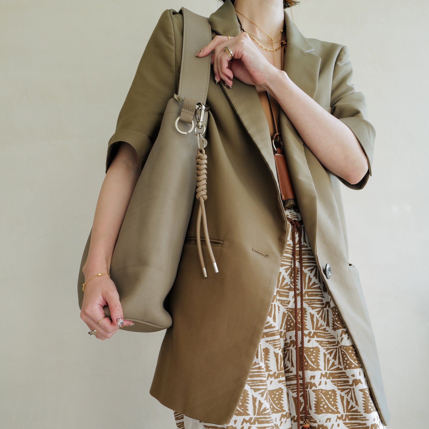 ITTI (イッチ) | MARY BUCKET SHOULDER / DIPLO SKY(マリーバケットショルダー/ディプロスカイ) レザー 本革 バッグ トート メンズ レディース 大きめ 鞄 かばん 本革 裏地つき 黒 白 ベージュ ブラック アイボリー トープ ブランド