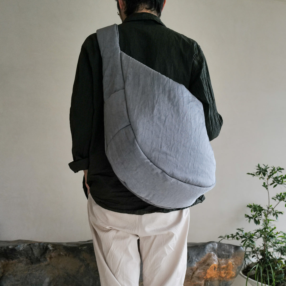 ANNIE PUFFER BIG MOON BAG / CERATO BRIGHT|中綿入りナイロン ショルダーバッグ 大容量 軽量 ユニセックス|ITTI(イッチ)公式