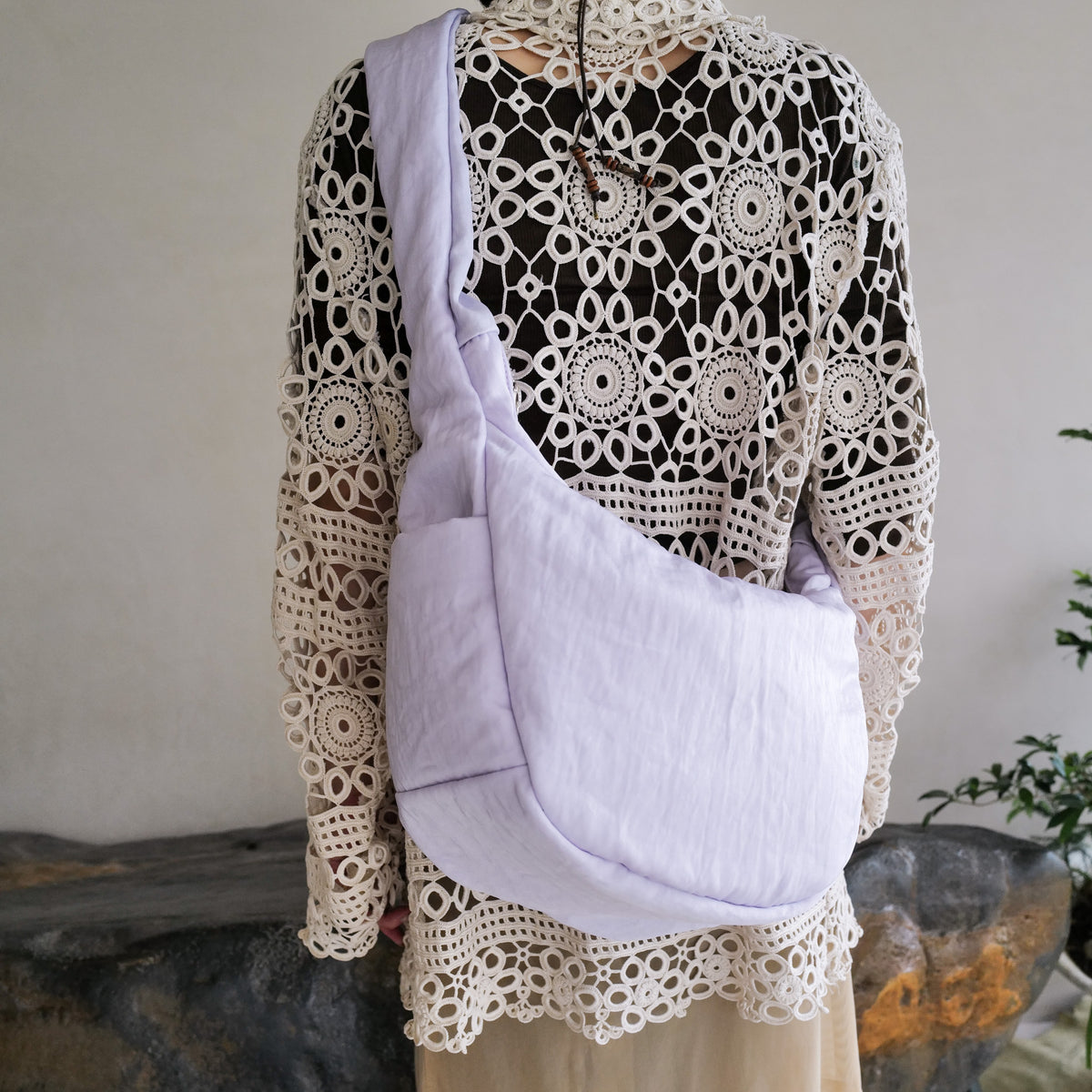 ANNIE PUFFER TOWN MOON BAG / CERATO BRIGHT|三日月バッグ 軽量 撥水 ショルダー 中綿 ナイロン メンズ レディース|ITTI(イッチ)公式