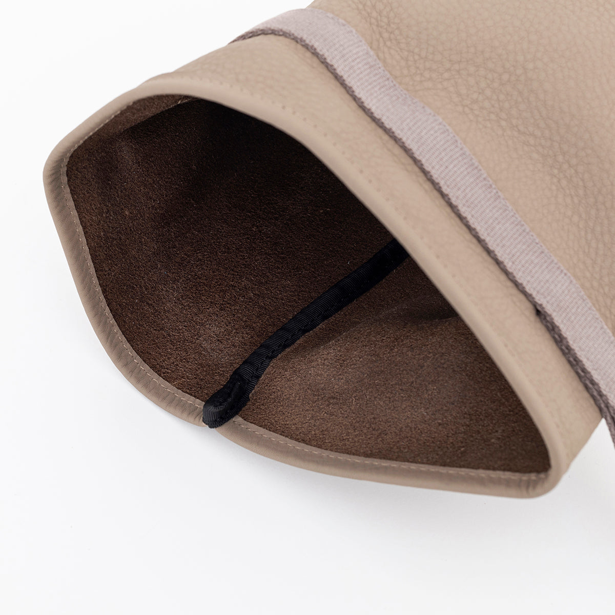ITTI (イッチ) | ANNIE RICE BAG iii / DIPLO SKY(アニーライスバッグ/ディプロスカイ) レザー 巾着 ポーチ カバン ハンドバッグ メンズ レディース ユニセック ミニ かばん 鞄 革 黒 クロ ブラック グレージュ トープ