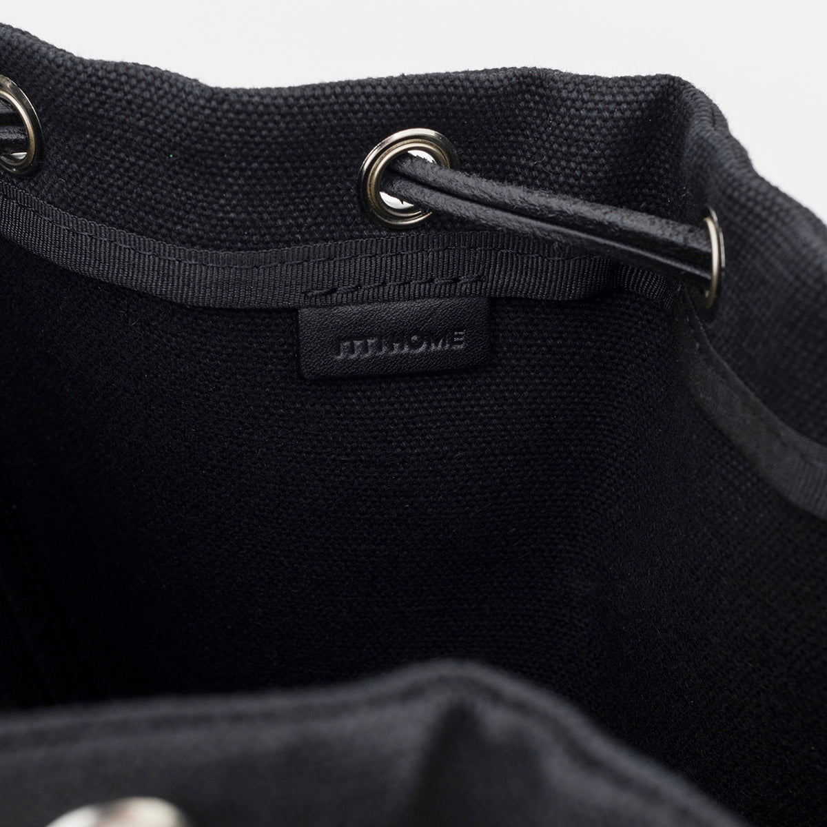 HOME TOUGH DRAWSTRING POUCH (ホームタフドローストリングポーチ) - ITTI HOME (イッチホーム) | 巾着 バッグ カバン かばん 鞄 メンズ レディース 切り替え 黒 ブラック 白 ホワイト
