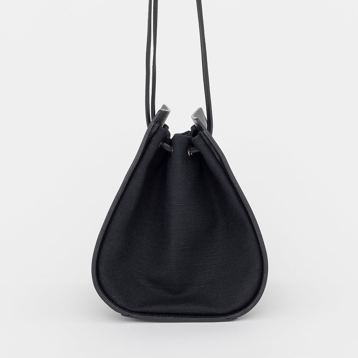 HOME TOUGH DRAWSTRING POUCH (ホームタフドローストリングポーチ) - ITTI HOME (イッチホーム) | 巾着 バッグ カバン かばん 鞄 メンズ レディース 切り替え 黒 ブラック 白 ホワイト