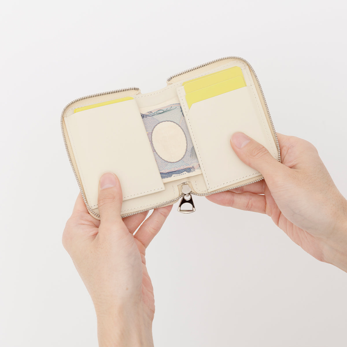 CRISTY SLIM COMPACT WLT / SHIRO (クリスティスリムコンパクトウォレット / 白鞣し) - ITTI (イッチ) SHIRONAMESHI 財布 さいふ サイフ メンズ レディース 薄型 ミニ キャッシュレス アイボリー ナチュラル ホワイト ドメスティック ブランド レザー 革小物