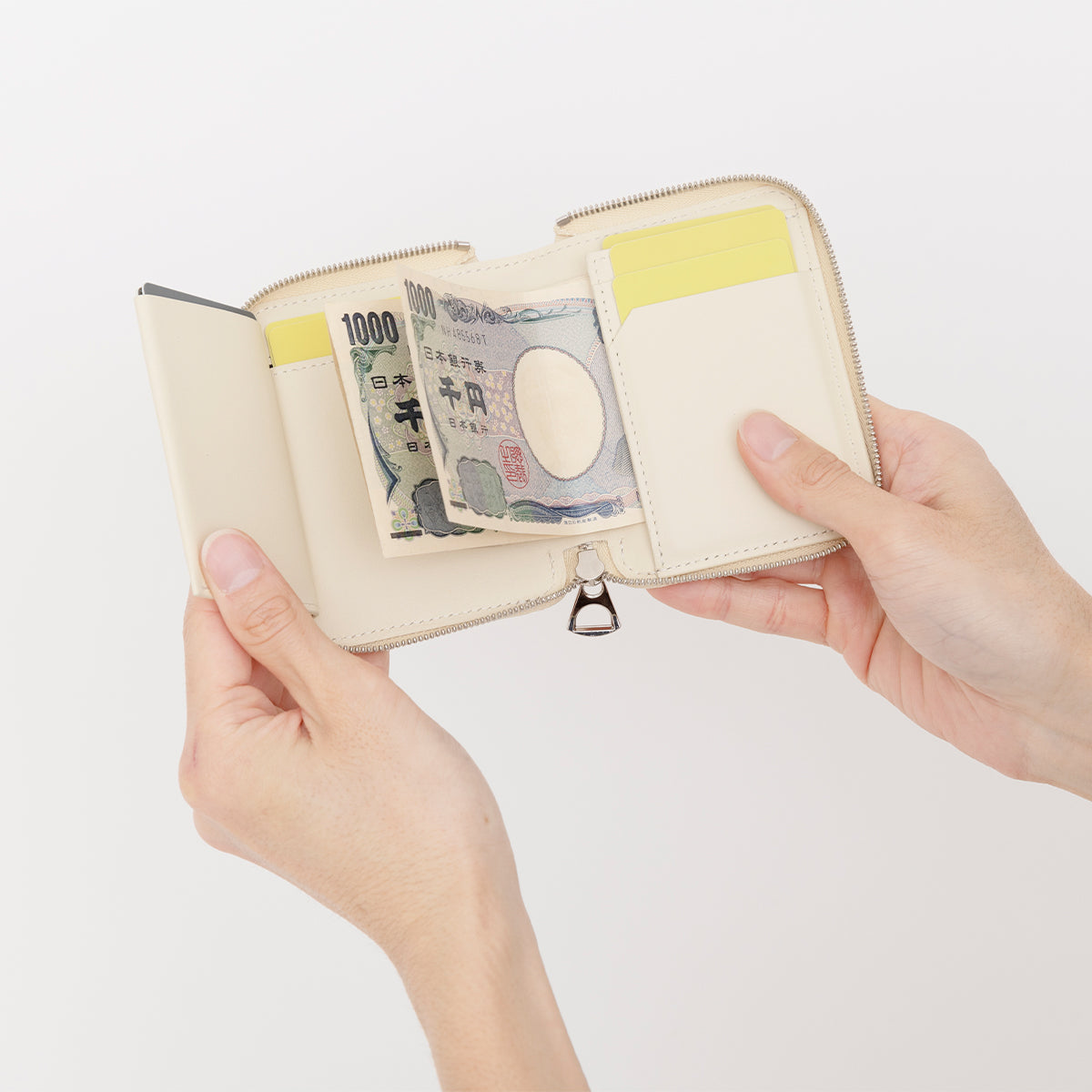 CRISTY SLIM COMPACT WLT / SHIRO (クリスティスリムコンパクトウォレット / 白鞣し) - ITTI (イッチ) SHIRONAMESHI 財布 さいふ サイフ メンズ レディース 薄型 ミニ キャッシュレス アイボリー ナチュラル ホワイト ドメスティック ブランド レザー 革小物
