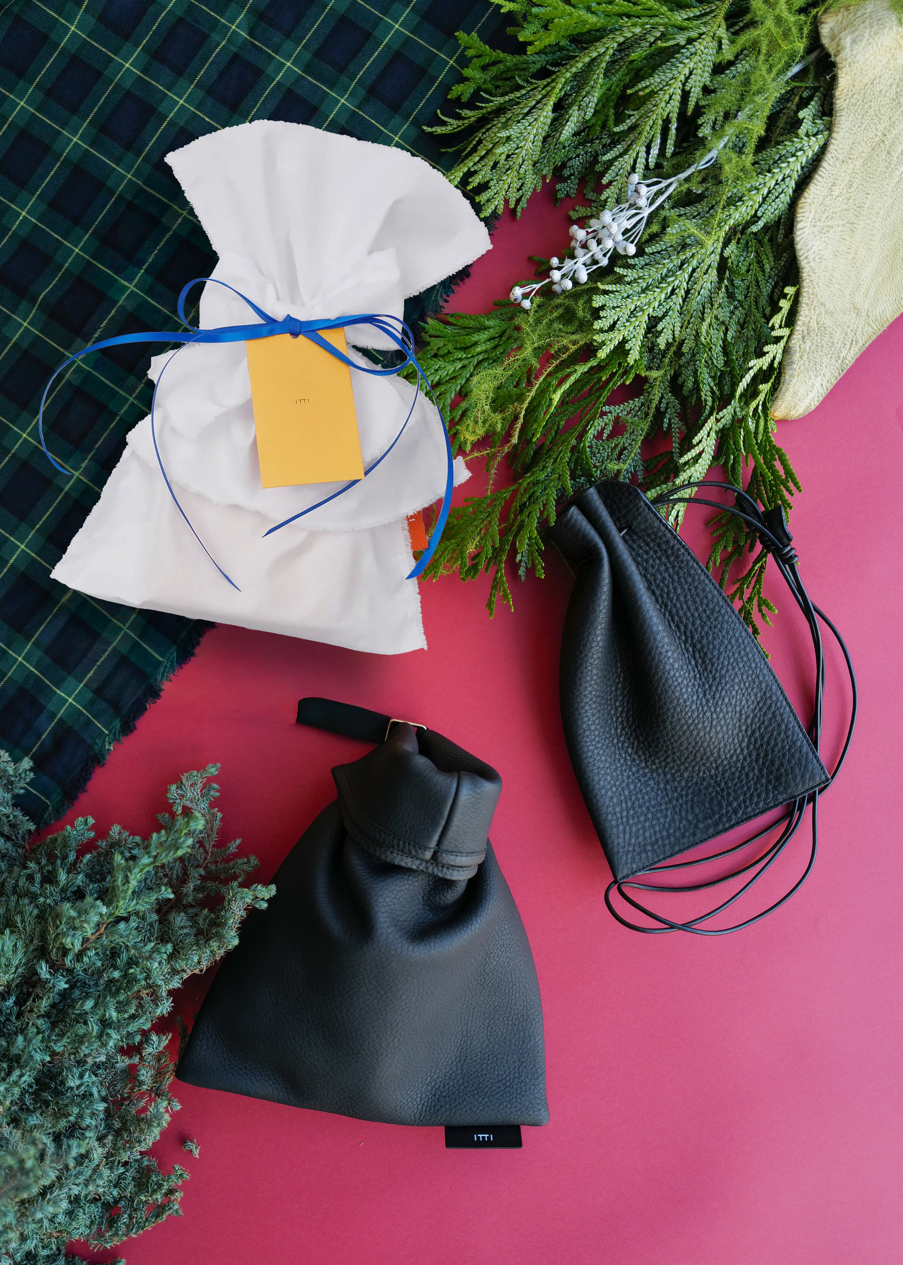 CHRISTMAS GIFT GUIDE 2025|シーン別で選べる上質なレザーギフト特集|ITTI(イッチ)公式