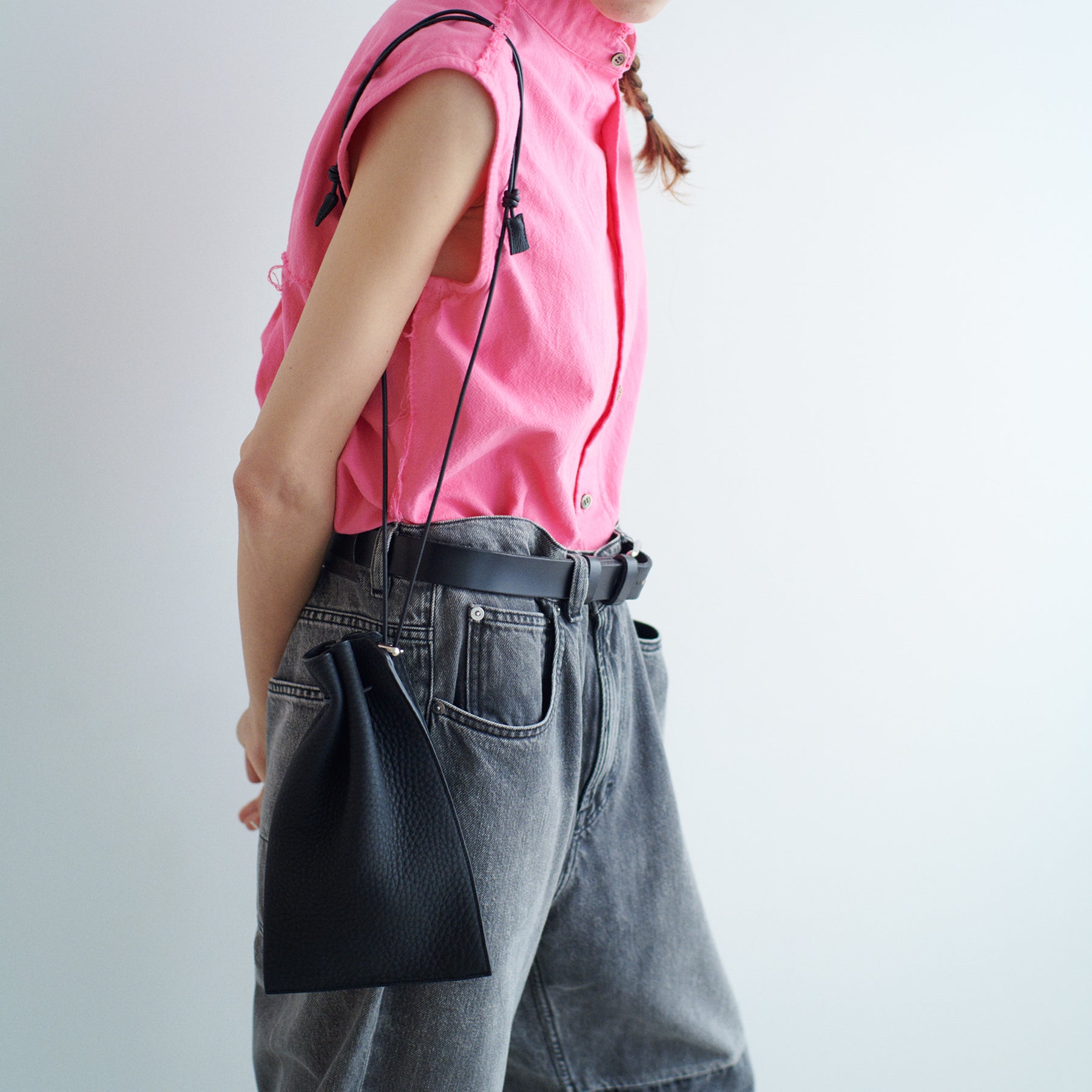 ITTI (イッチ) | HERRIE KINCHAKU POUCH - PM / DIPLO SKY(ヘリー キンチャクポーチ - ピーエム / ディプロスカイ)レザー 巾着 バッグ カバン 鞄 かばん ポーチ 本革 黒 ベージュ ブラック トープ ブラウン アイボリー 白 オフ ホワイト 贈り物 プレゼント ギフト メンズ レディース