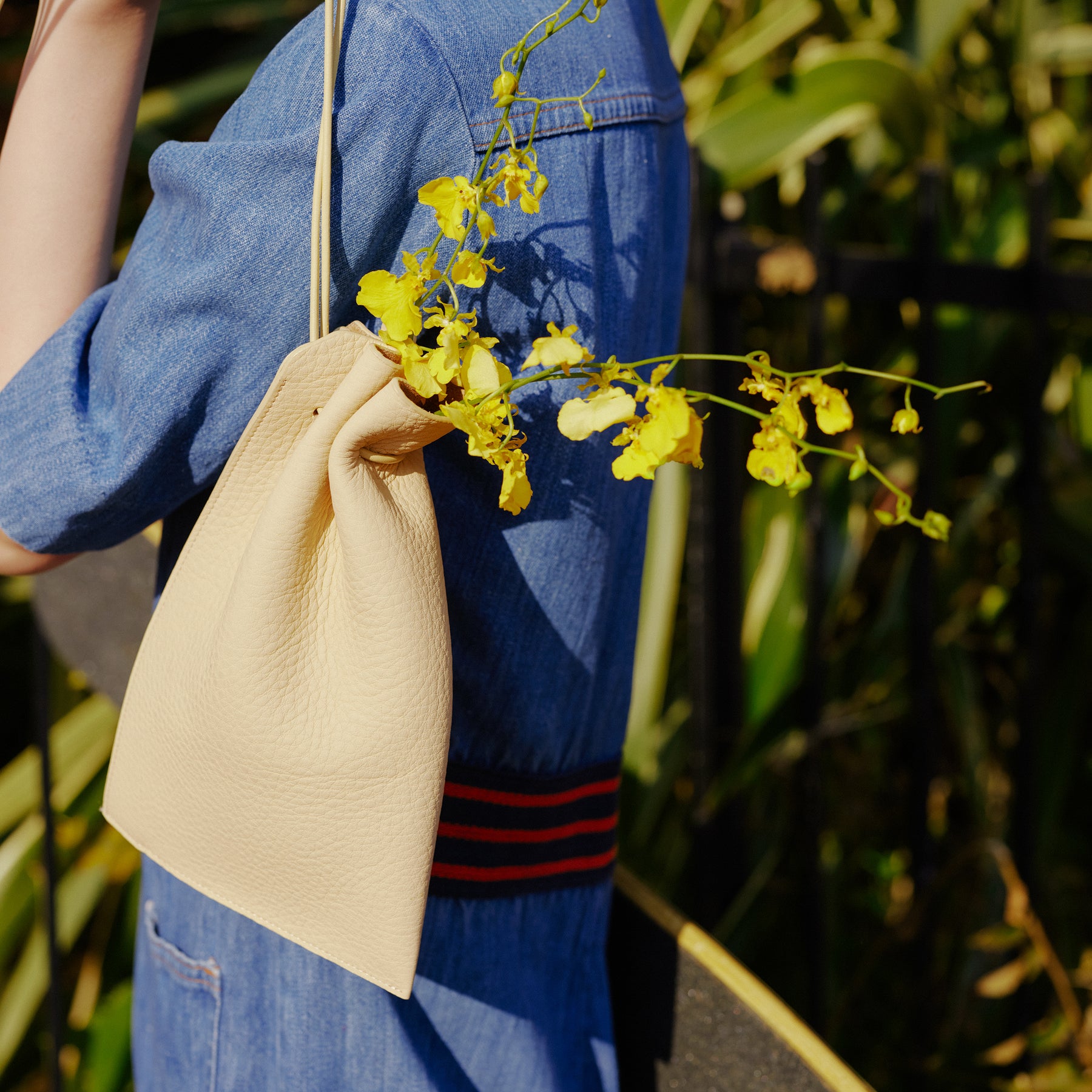 ITTI (イッチ) | HERRIE KINCHAKU POUCH - PM / DIPLO SKY(ヘリー キンチャクポーチ - ピーエム / ディプロスカイ)レザー 巾着 バッグ カバン 鞄 かばん ポーチ 本革 黒 ベージュ ブラック トープ ブラウン アイボリー 白 オフ ホワイト 贈り物 プレゼント ギフト メンズ レディース