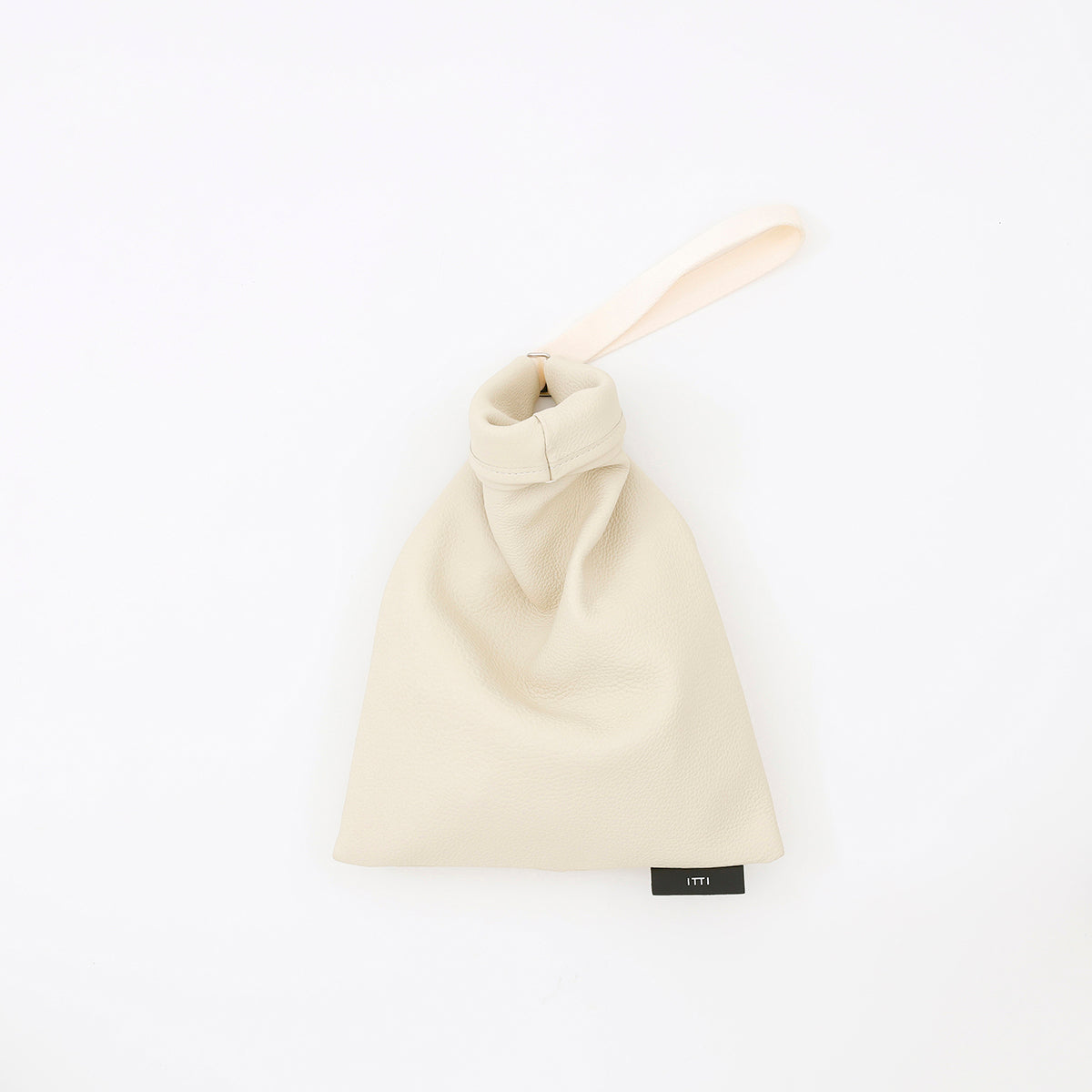 ITTI (イッチ) | ANNIE RICE BAG iii / DIPLO SKY(アニーライスバッグ/ディプロスカイ) レザー 巾着 ポーチ カバン ハンドバッグ メンズ レディース ユニセック ミニ かばん 鞄 革 黒 クロ ブラック グレージュ トープ