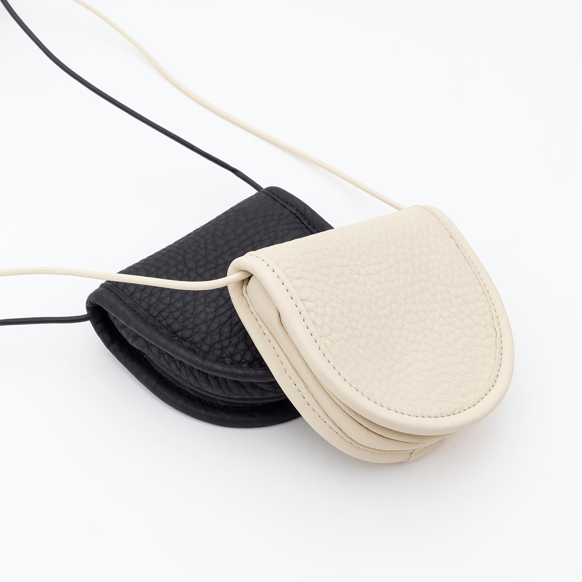 ITTI (イッチ) | MICHELLE ERRAND POUCH / DIPLO SKY (ミシェル エランド ポーチ / ディプロスカイ)レザー ショルダー ミニ バッグ コイン 小物入れ メンズ レディース ネックレス アクセサリー 本革 レザーブランド ブラック 黒 トープ アイボリー 白 グレージュ 鍵 AirPods エアポッズ カード サイフ 財布 さいふ