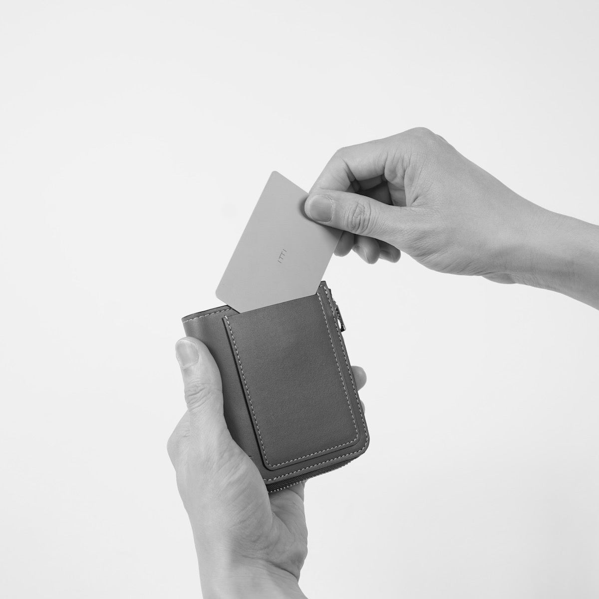 ITTI (イッチ) | CRISTY VERY COMPACT WLT .5 / CROCO(クリスティベリーコンパクトウォレット/クロコダイル) レザー 本革 メンズ レディース ワニ 鰐 サイフ さいふ 財布 キャッシュレス ミニ 小さい パープル 紫 トープ グレージュ グリーン 緑 限定