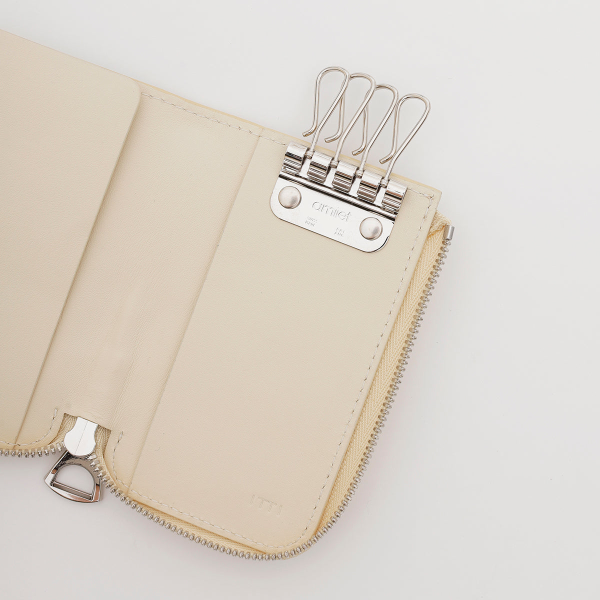 ITTI (イッチ) | CRISTY KEY CARD CASE / SHIRO(クルスティキーカードケース/白鞣し皮革) 本革 レザー メンズ レディース