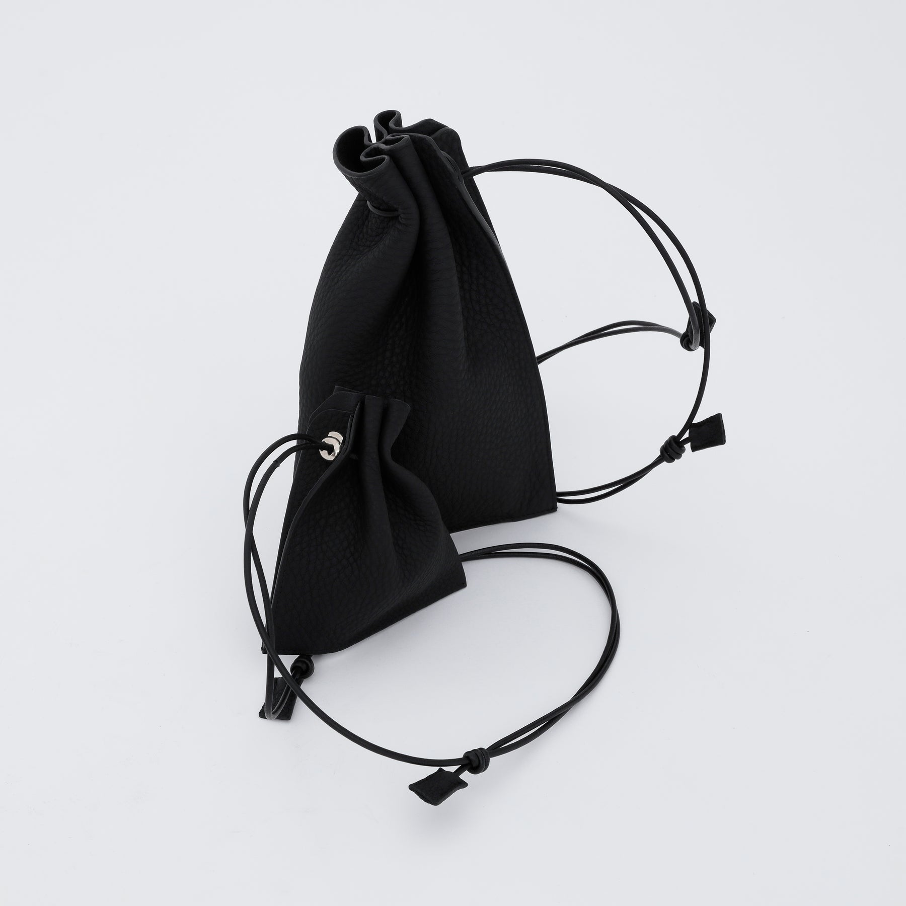 ITTI (イッチ) | HERRIE KINCHAKU POUCH - PM / DIPLO SKY(ヘリー キンチャクポーチ - ピーエム / ディプロスカイ)レザー 巾着 バッグ カバン 鞄 かばん ポーチ 本革 黒 ベージュ ブラック トープ ブラウン アイボリー 白 オフ ホワイト 贈り物 プレゼント ギフト メンズ レディース