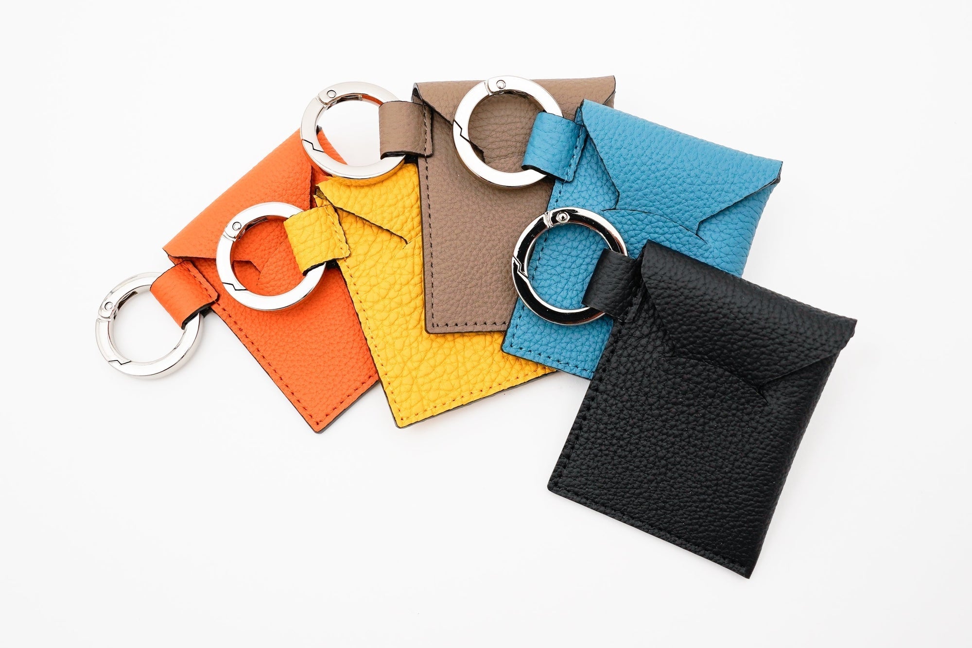 ITTI 新型AirPodsケース｜HERRIE FUTO PODS RING 発売｜レザーチャーム｜ITTI（イッチ）公式