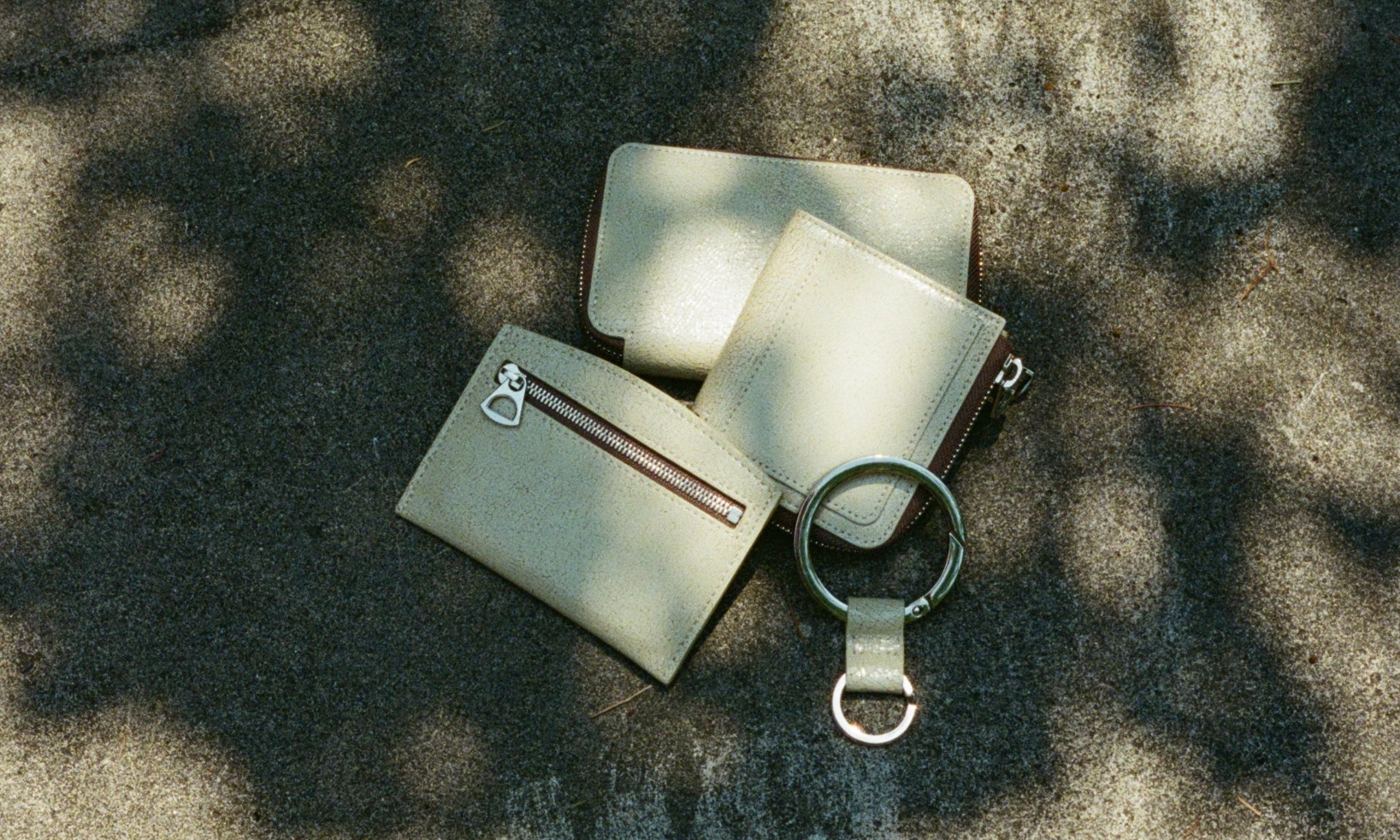 CRACK | MATERIAL (素材) | 日本製 皮革  財布 レザー バッグメンズ レディース｜ITTI (イッチ) 公式