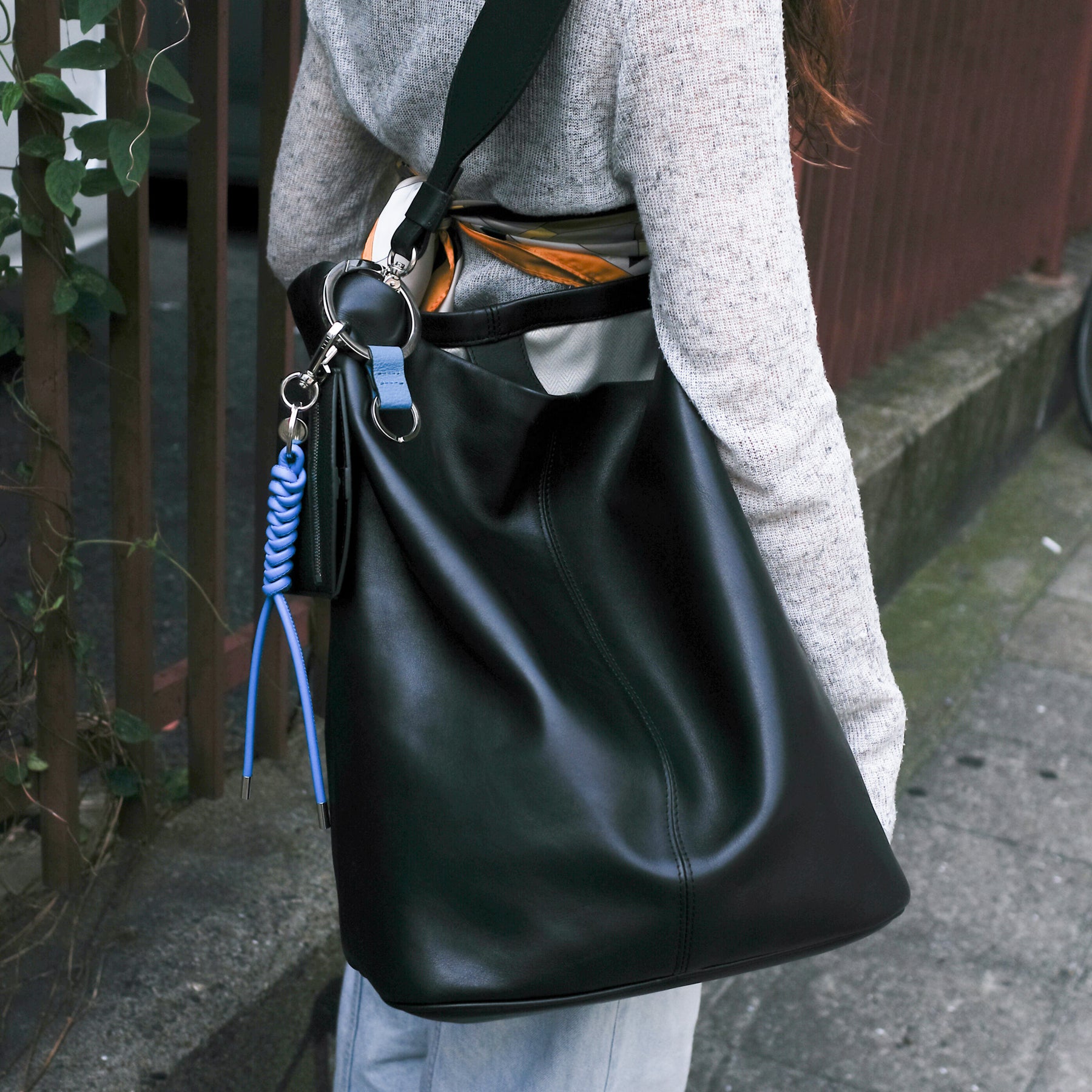 BONNIE BUCKET SHOULDER / RAPTO FLEX｜ミニマルな2WAYレザーバッグ｜ITTI（イッチ）公式