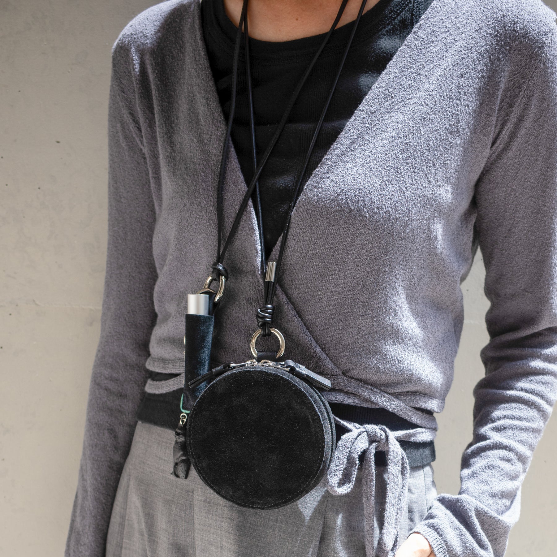 HERRIE LIP RING / MOSSA LDN｜本革リップケース カラビナ付き ネックストラップ メンズ レディース ギフト｜ITTI（イッチ）公式