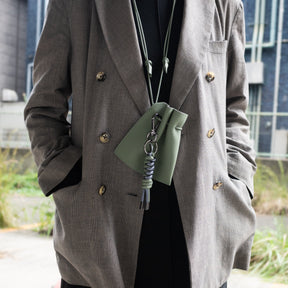 HERRIE KINCHAKU POUCH - PM / DIPLO SKY｜サステナブル本革 巧着ショルダーバッグ メンズ レディース ギフト｜ITTI（イッチ）公式