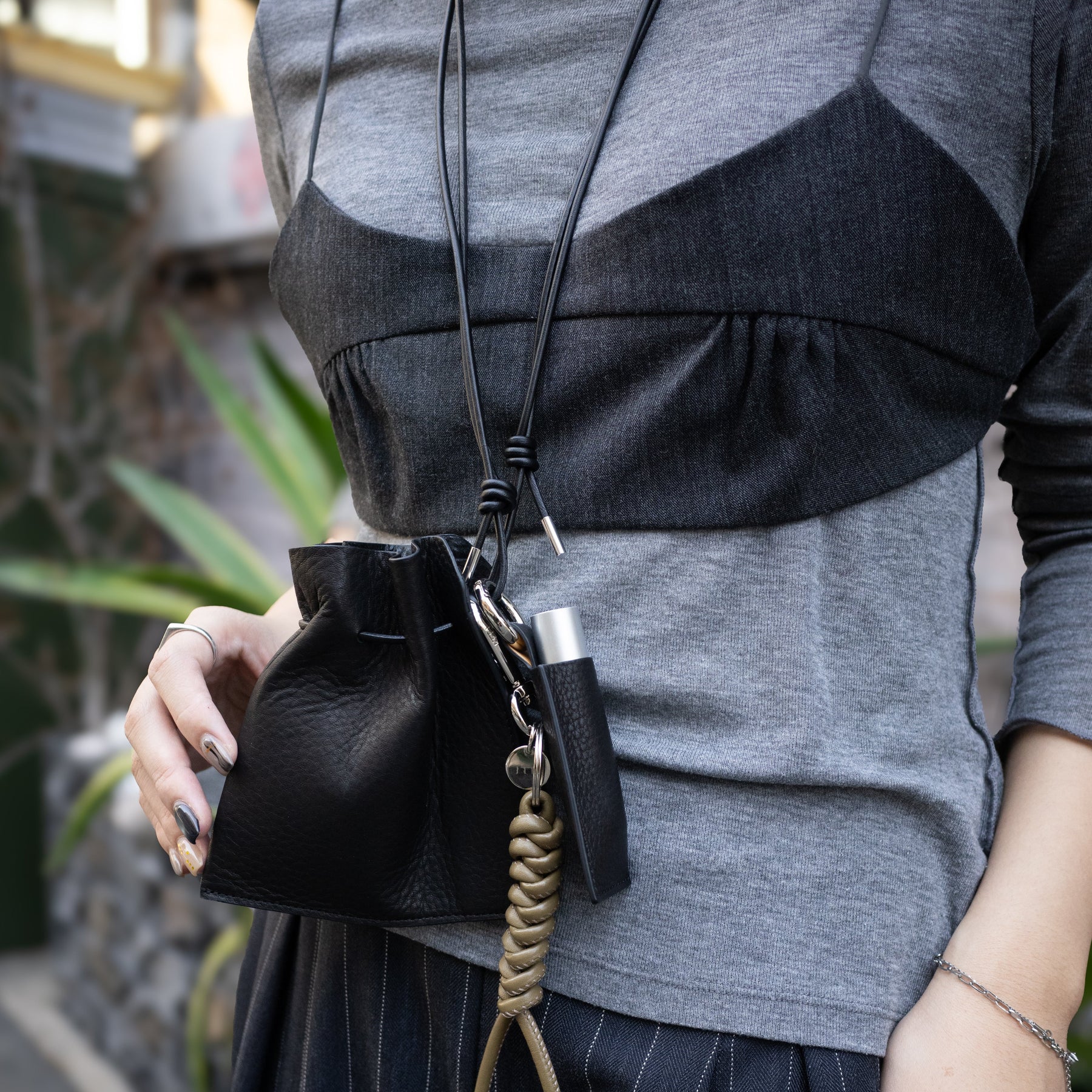 HERRIE KINCHAKU POUCH - XXS / DIPLO NUDE｜国産レザー ミニ巾着ポーチ ネックレス メンズ レディース｜ITTI（イッチ）公式