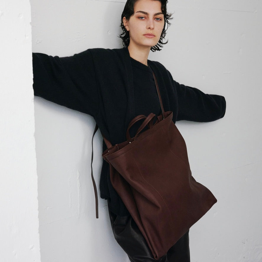 BONNIE BIG 2way SHOPPER / DIPLO NUDE｜ドレープが美しいビッグ2wayショッパー メンズ レディース｜ITTI（イッチ）公式