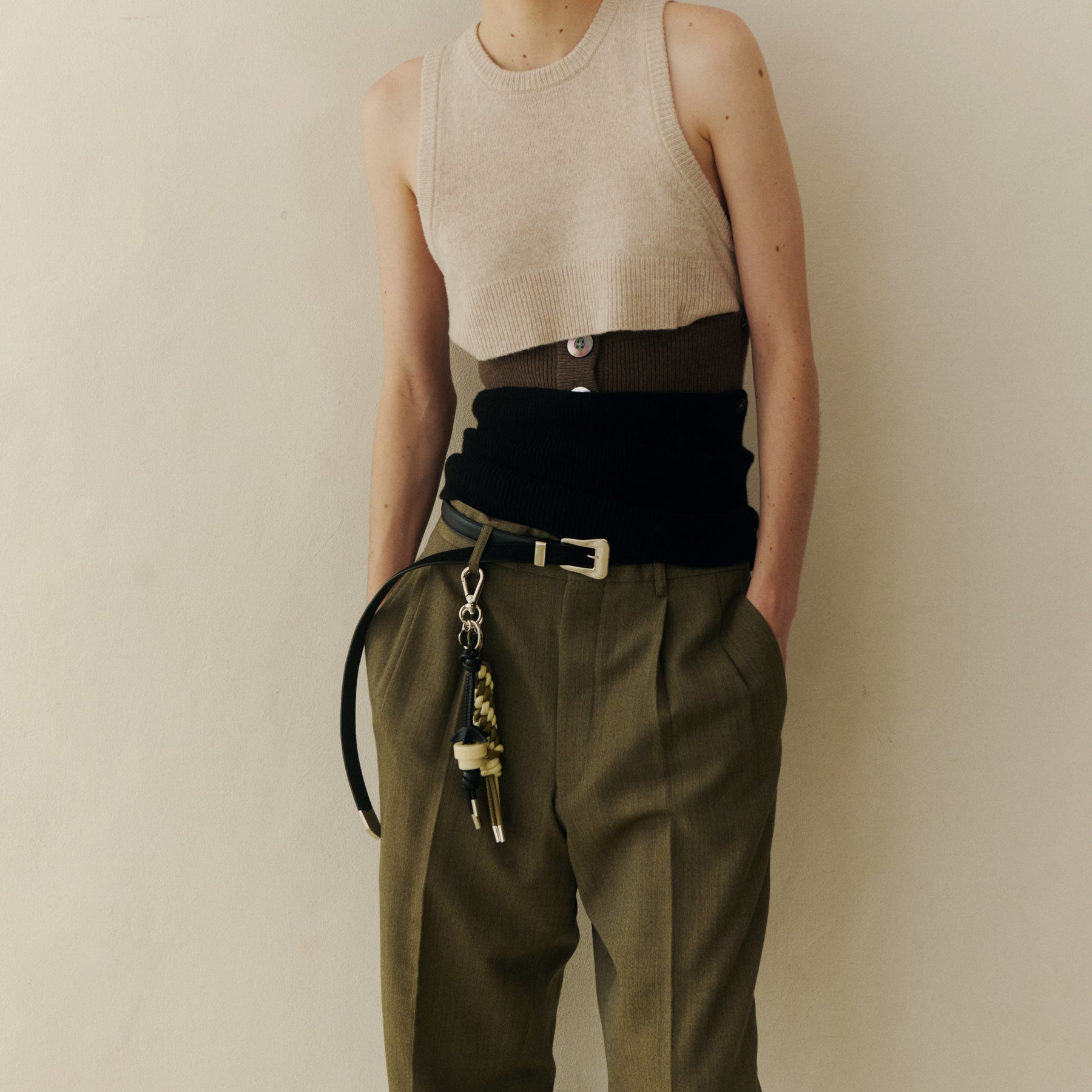 Metal by The Letters SLIM WESTERN BELT / STNB｜スリム ウエスタン ベルト 本革 メンズ レディース｜ITTI（イッチ）公式｜モデル 着用 スタイリング コーディネート