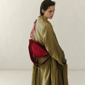 HERRIE MOON SAC / RAPTO FLEX｜上質レザーの舟形ショルダーバッグ｜ITTI（イッチ）公式｜モデル 着用 スタイリング コーディネート