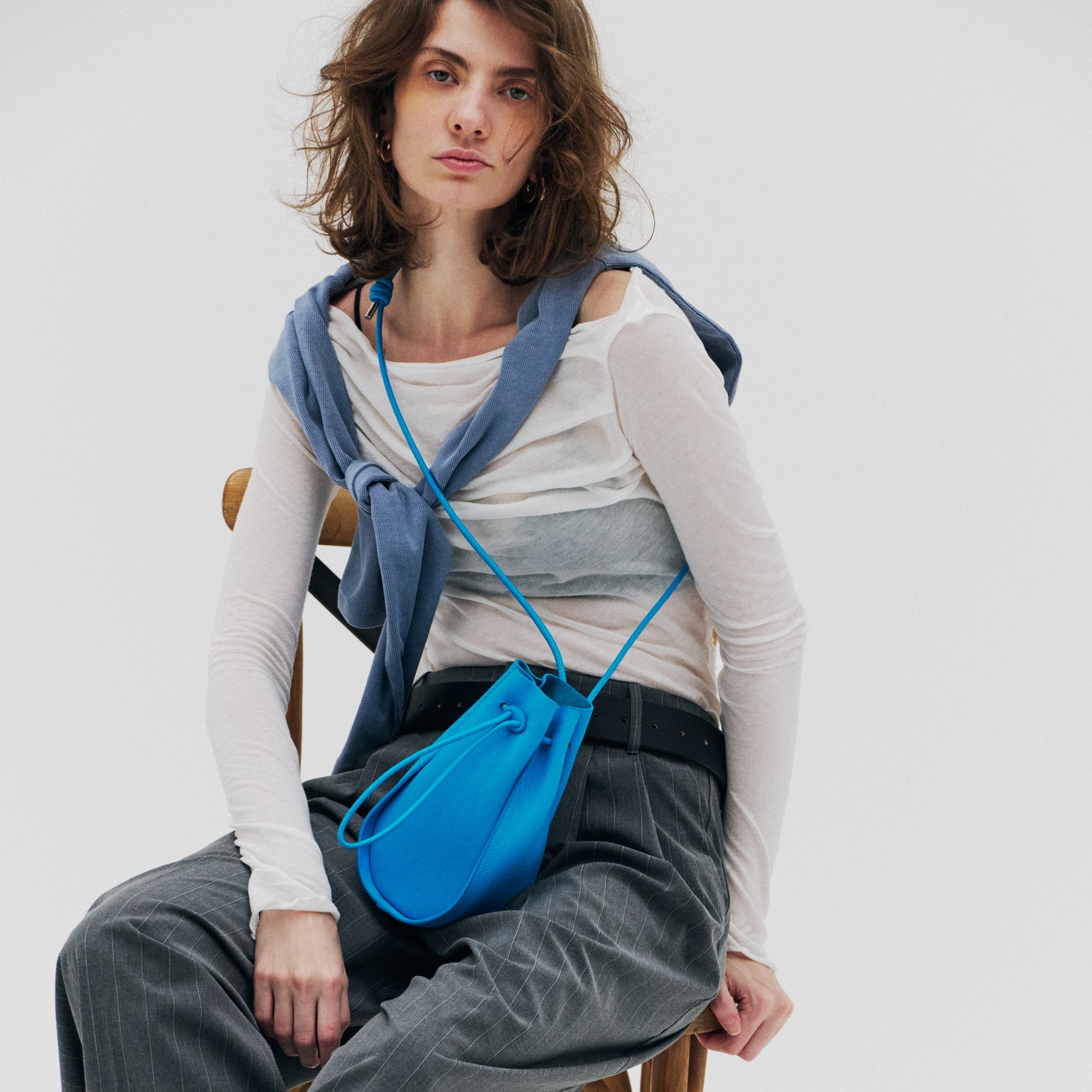 HERRIE KINCHAKU POUCH - GPM / DIPLO SKY - 25Q3｜巾着ポーチ 本革 スマホ 財布収納｜ITTI（イッチ）公式