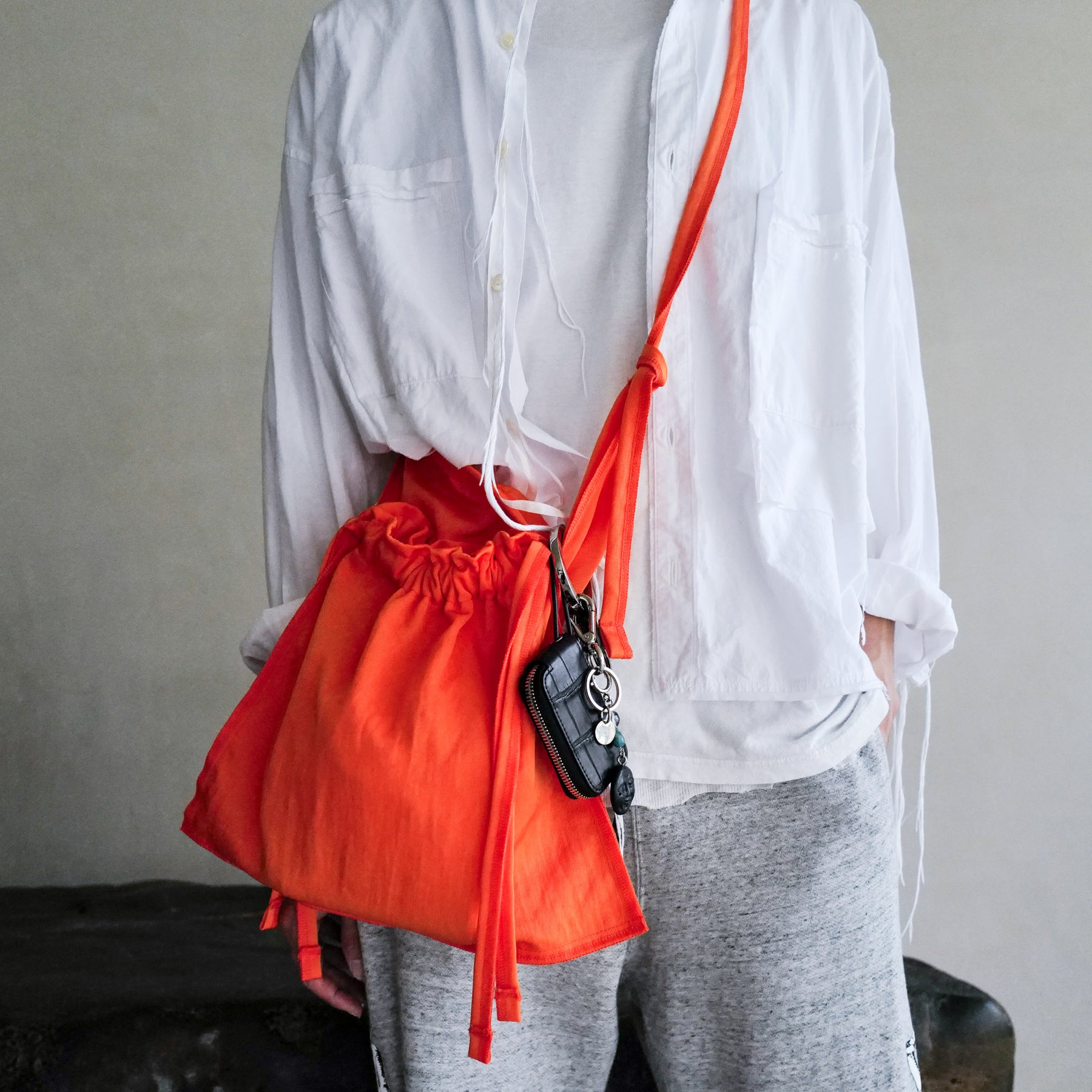 MARY RED CROSS BAG / CERATO BRIGHT｜撥水ナイロン製 巾着ショルダーバッグ メンズ レディース｜ITTI（イッチ）公式