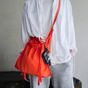 MARY RED CROSS BAG / CERATO BRIGHT｜撥水ナイロン製 巾着ショルダーバッグ メンズ レディース｜ITTI（イッチ）公式