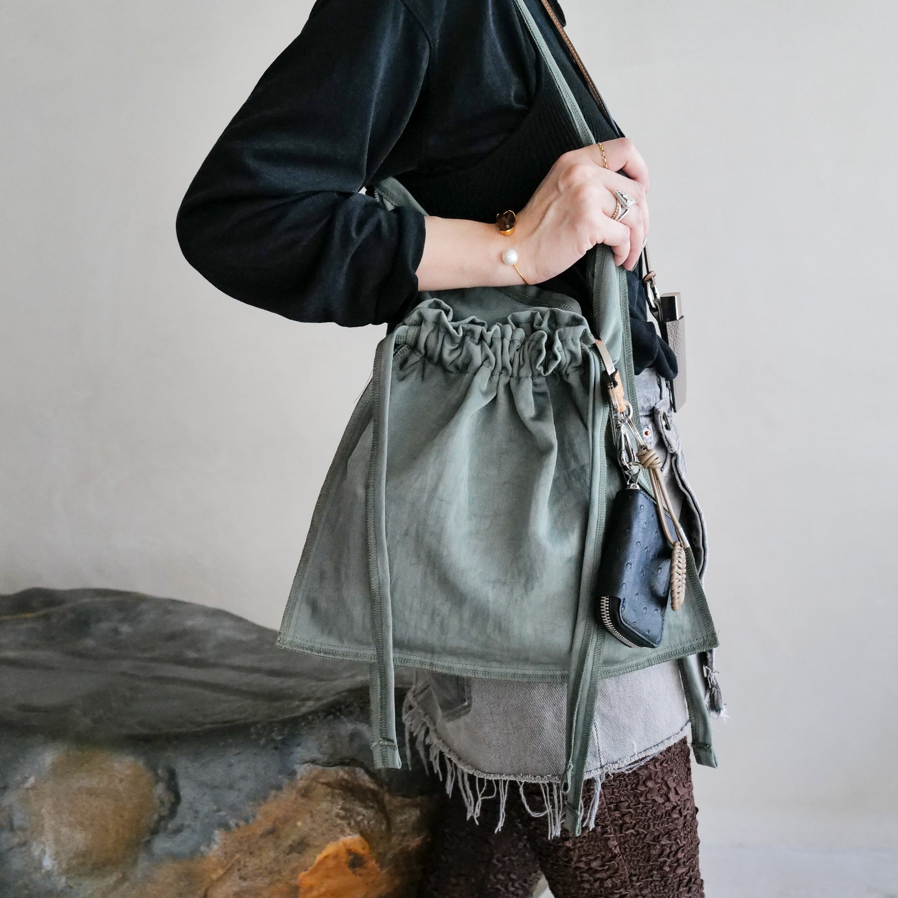 MARY RED CROSS BAG / CERATO BRIGHT｜撥水ナイロン製 巾着ショルダーバッグ メンズ レディース｜ITTI（イッチ）公式