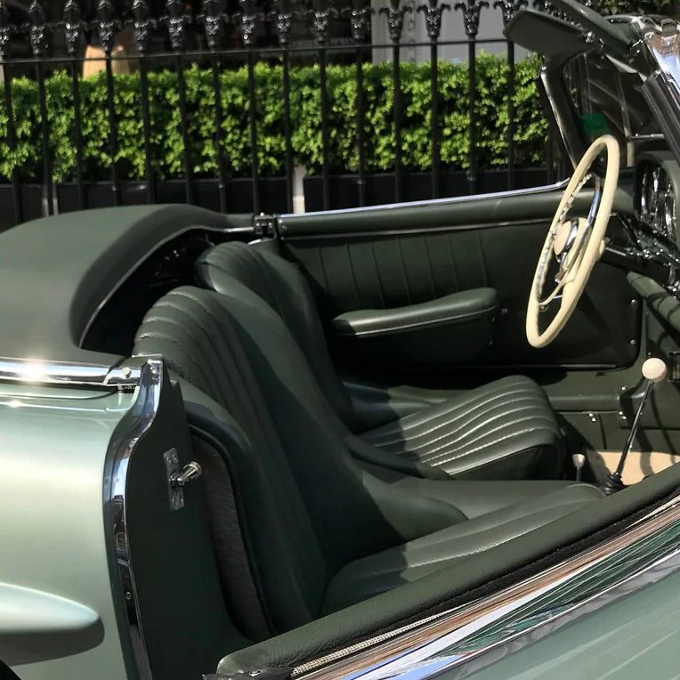 イギリス 英国王室御用達 馬車 内装 CONNOLLY(コノリー)社 Vermol(フェルモール) 高級車 スポーツカー レザーシート
