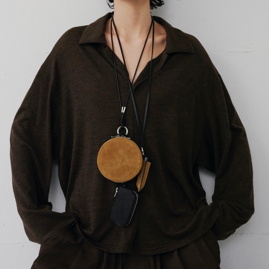 MICHELLE CIRCLE POUCH / MOSSA LDN｜イタリア製弱撥水スエード使用 本革サークルポーチ ミニバッグ メンズ レディース ギフト｜ITTI（イッチ）公式