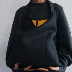 BONNIE HOBO BAG MM / DIPLO SKY｜サステイナブルレザー使用 本革ワンショルダーバッグ 軽量 メンズ レディース ギフト｜ITTI（イッチ）公式