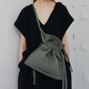 MARY RED CROSS BAG / CERATO BRIGHT｜撥水ナイロン製 巾着ショルダーバッグ メンズ レディース｜ITTI（イッチ）公式