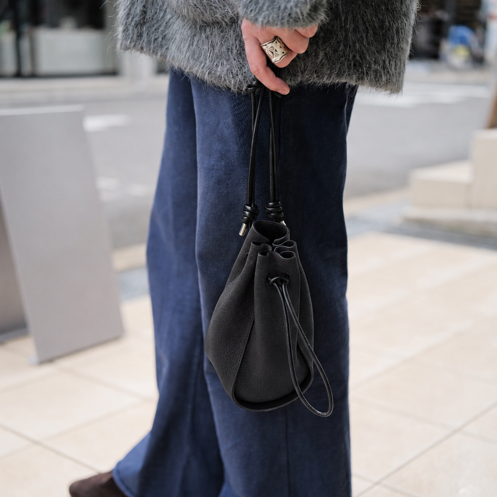 HERRIE KINCHAKU POUCH – GPM / DIPLO SKY｜巾着ポーチ 本革 スマホ 財布収納｜ITTI（イッチ）公式