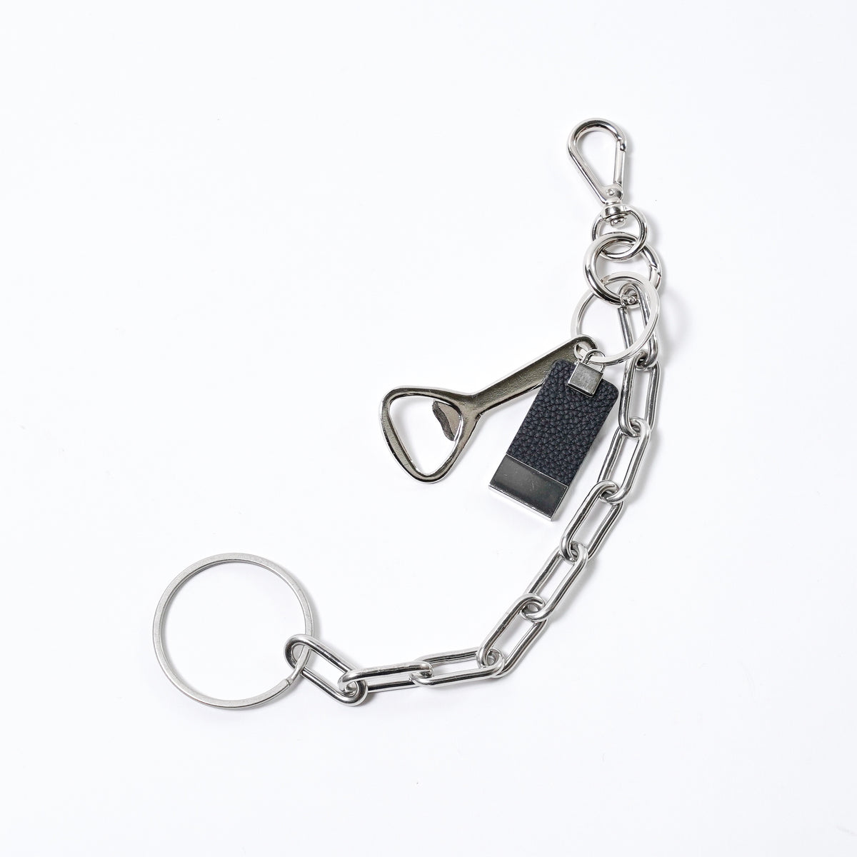 CRISTY POLICE CHAIN CHARMのデザイン