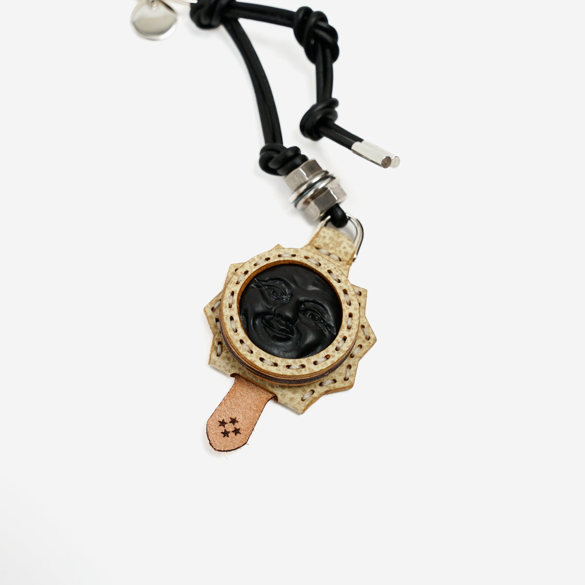 ITTI (イッチ) - Art by masasculp & ojagadesign KEYCAP KEYHOLDER / SHIRO (アートバイ マサスカルプ オジャガデザイン キーキャップ キーホルダー / 白鞣し皮革) | バッグ チャーム リング レザー ブランド メンズ レディース プレゼント 贈り物 ギフト 鍵