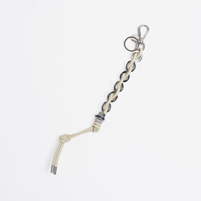 ITTI (イッチ) - CRISTY RING CHAIN KNOT CHARM / STCOW (クリスティリングチェーンノットチャーム / ステッチカウレザー) | キーホルダー 鍵 リング レザー ブランド メンズ レディース 贈り物 ギフト プレゼント アイボリー 白 オフホワイト