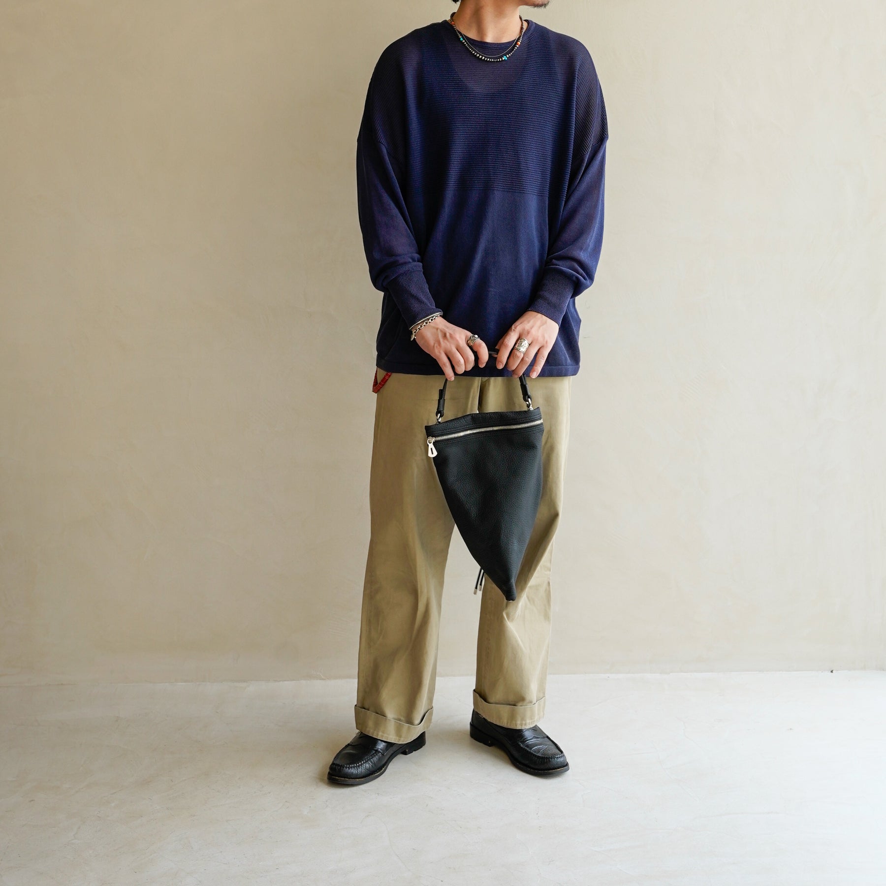 CELLIE BERLINGOT SAC / DIPLO SKY｜2層構造レザークラッチバッグ｜メンズ 着用画像 スタイリング コーディネート｜ITTI（イッチ）公式