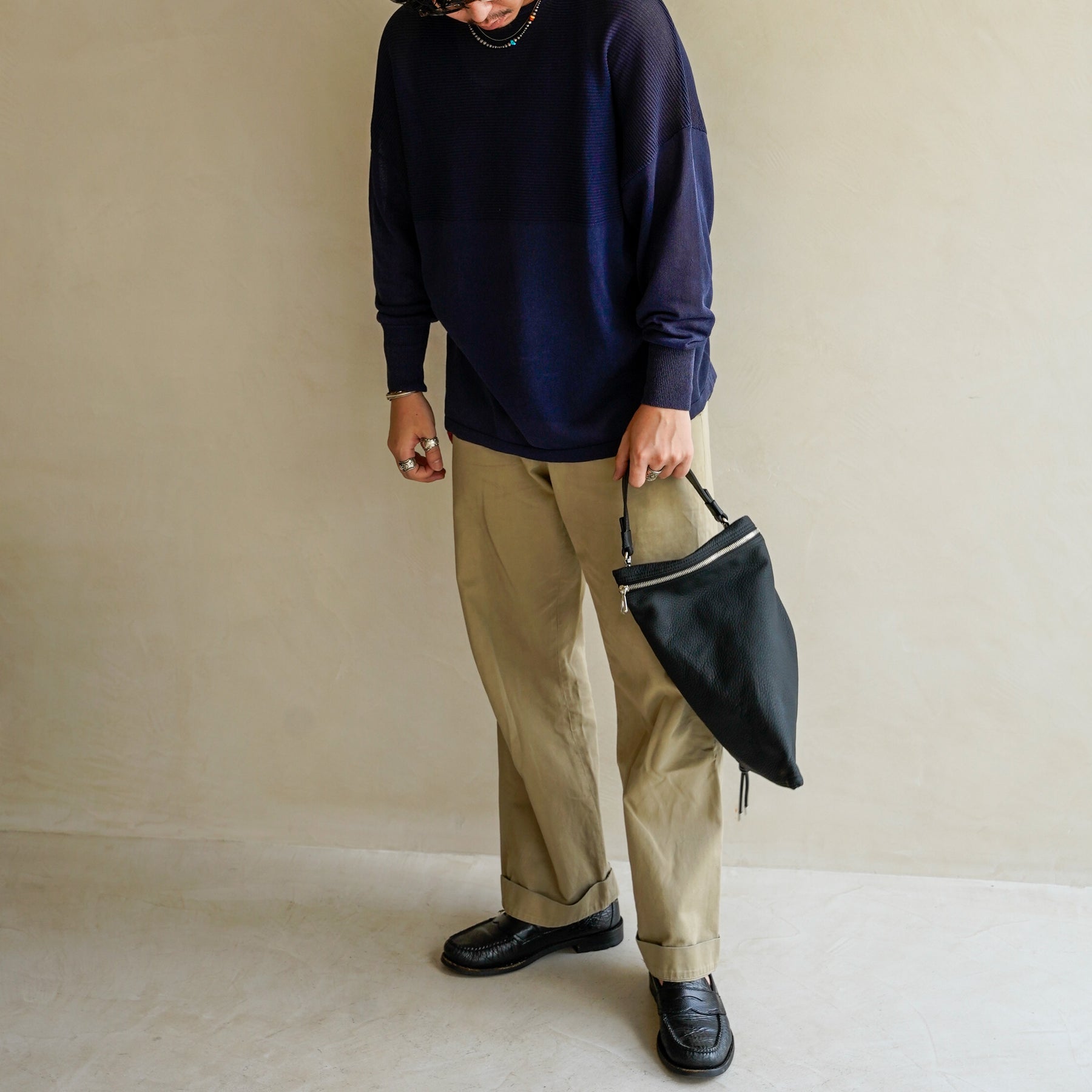 CELLIE BERLINGOT SAC / DIPLO SKY｜2層構造レザークラッチバッグ｜メンズ 着用画像 スタイリング コーディネート｜ITTI（イッチ）公式