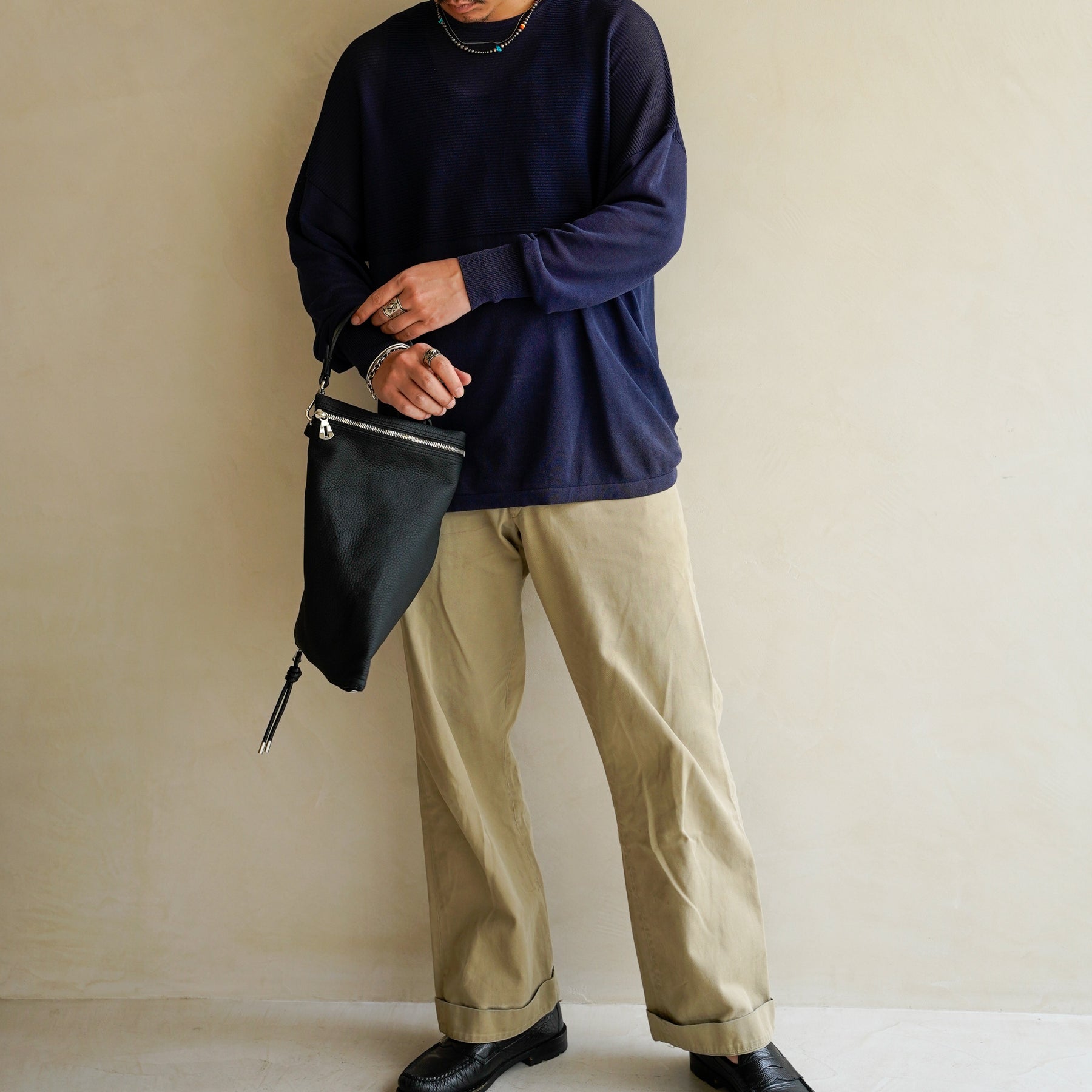 CELLIE BERLINGOT SAC / DIPLO SKY｜2層構造レザークラッチバッグ｜メンズ 着用画像 スタイリング コーディネート｜ITTI（イッチ）公式