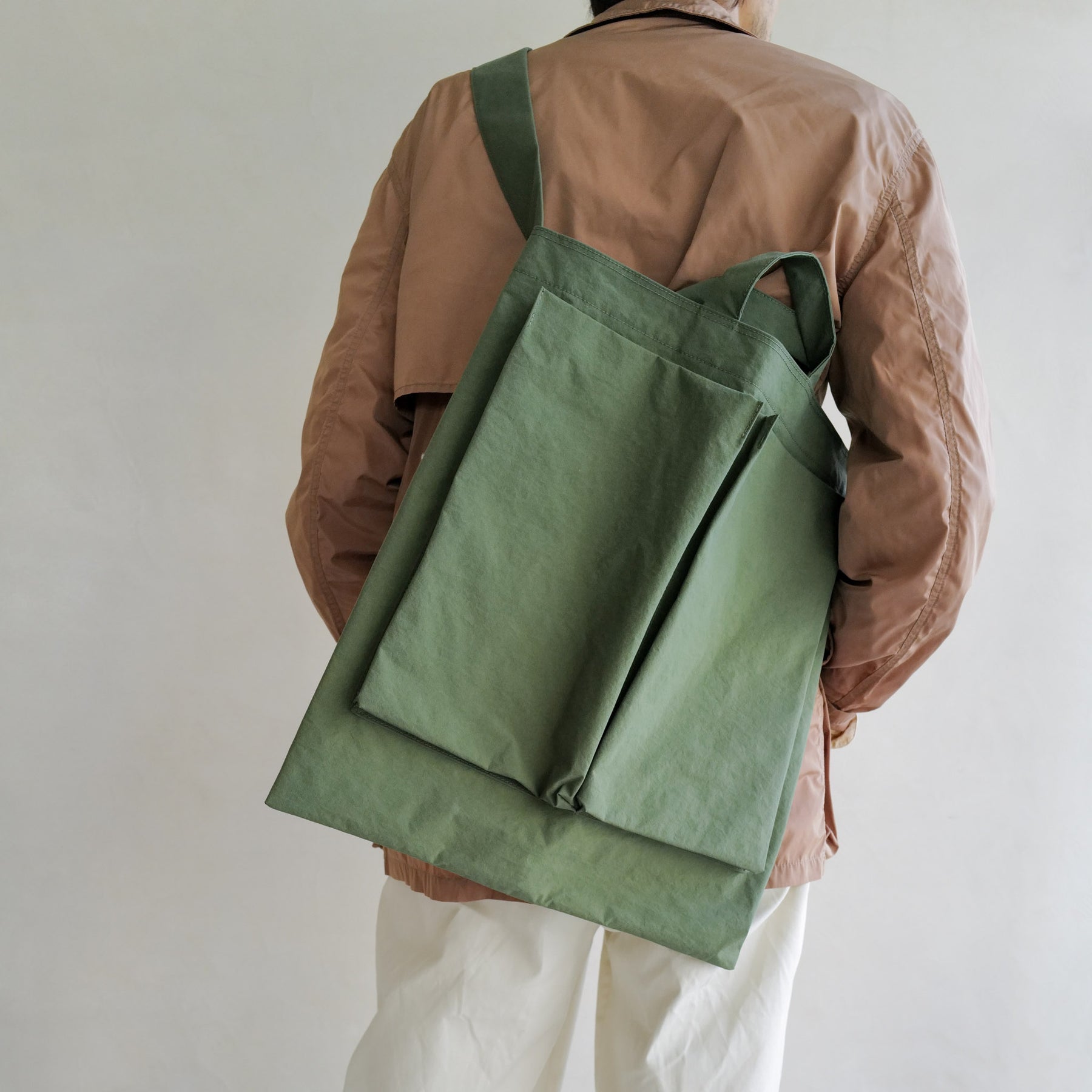 ITTI (イッチ) | ANNIE HELMET VEGETABLE BAG / V.CERATO (アニーヘルメットベジタブルバッグ / ヴィンテージシェラト) | 鞄 バッグ かばん カバン ナイロン 撥水 メンズ レディース ショルダー 斜め掛け 手持ち ハンドル 大きい ビッグ グリーン ライト 黄緑 コーディネート ファッション スナップ スタイリング