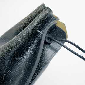 ITTI (イッチ) - HERRIE KINCHAKU POUCH - PM / CRACK (ヘリー巾着ポーチ / クラック) 鞄 かばん カバン ショルダー キンチャク きんちゃく レザー ブランド メンズ レディース