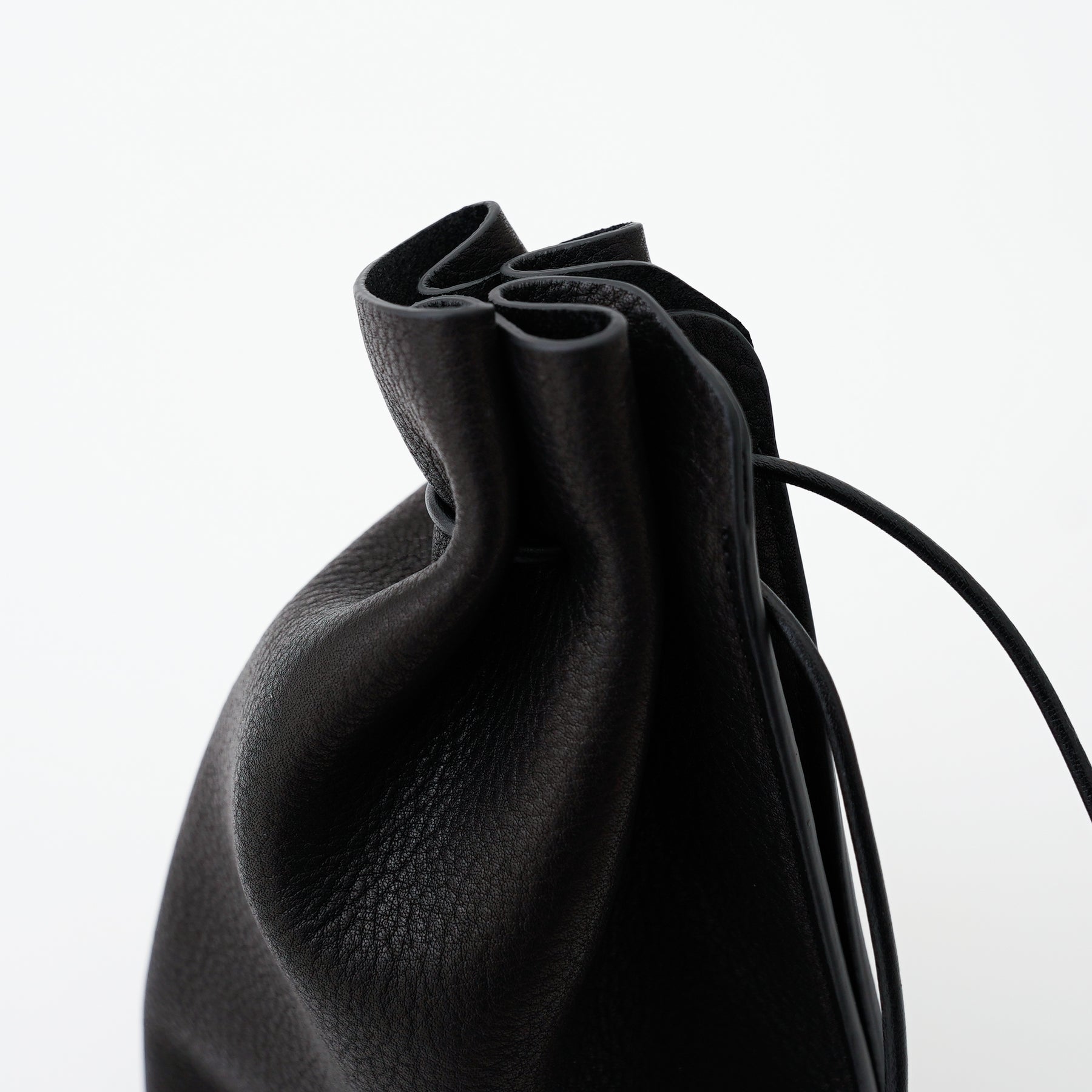 HERRIE KINCHAKU POUCH - PM / DIPLO NUDE｜国産レザー巾着ポーチ ミニバッグ メンズ レディース｜ITTI（イッチ）公式