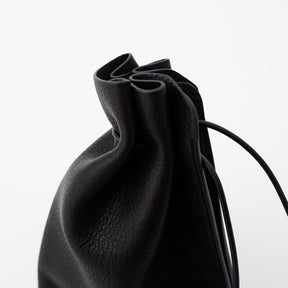 HERRIE KINCHAKU POUCH - PM / DIPLO NUDE｜国産レザー巾着ポーチ ミニバッグ メンズ レディース｜ITTI（イッチ）公式