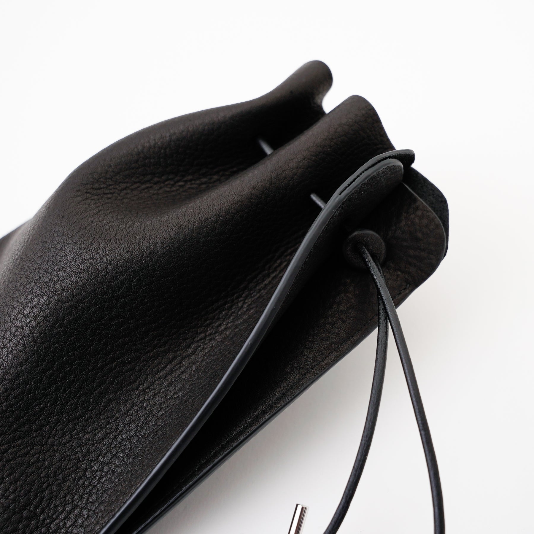 HERRIE KINCHAKU POUCH - PM / DIPLO NUDE｜国産レザー巾着ポーチ ミニバッグ メンズ レディース｜ITTI（イッチ）公式