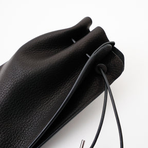 HERRIE KINCHAKU POUCH - PM / DIPLO NUDE｜国産レザー巾着ポーチ ミニバッグ メンズ レディース｜ITTI（イッチ）公式