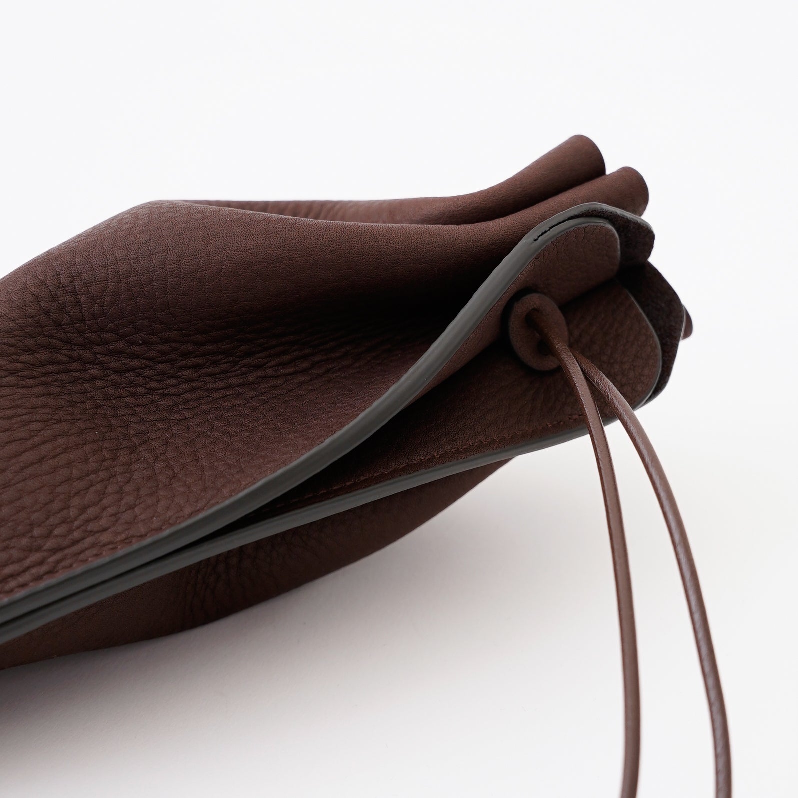 HERRIE KINCHAKU POUCH - PM / DIPLO NUDE｜国産レザー巾着ポーチ ミニバッグ メンズ レディース｜ITTI（イッチ）公式