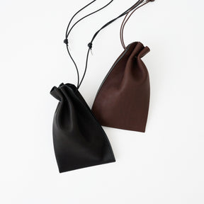 HERRIE KINCHAKU POUCH - PM / DIPLO NUDE｜国産レザー巾着ポーチ ミニバッグ メンズ レディース｜ITTI（イッチ）公式
