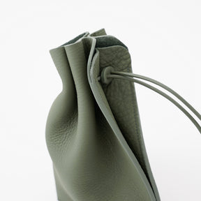 HERRIE KINCHAKU POUCH - PM / DIPLO SKY｜サステナブル本革 巧着ショルダーバッグ メンズ レディース ギフト｜ITTI（イッチ）公式