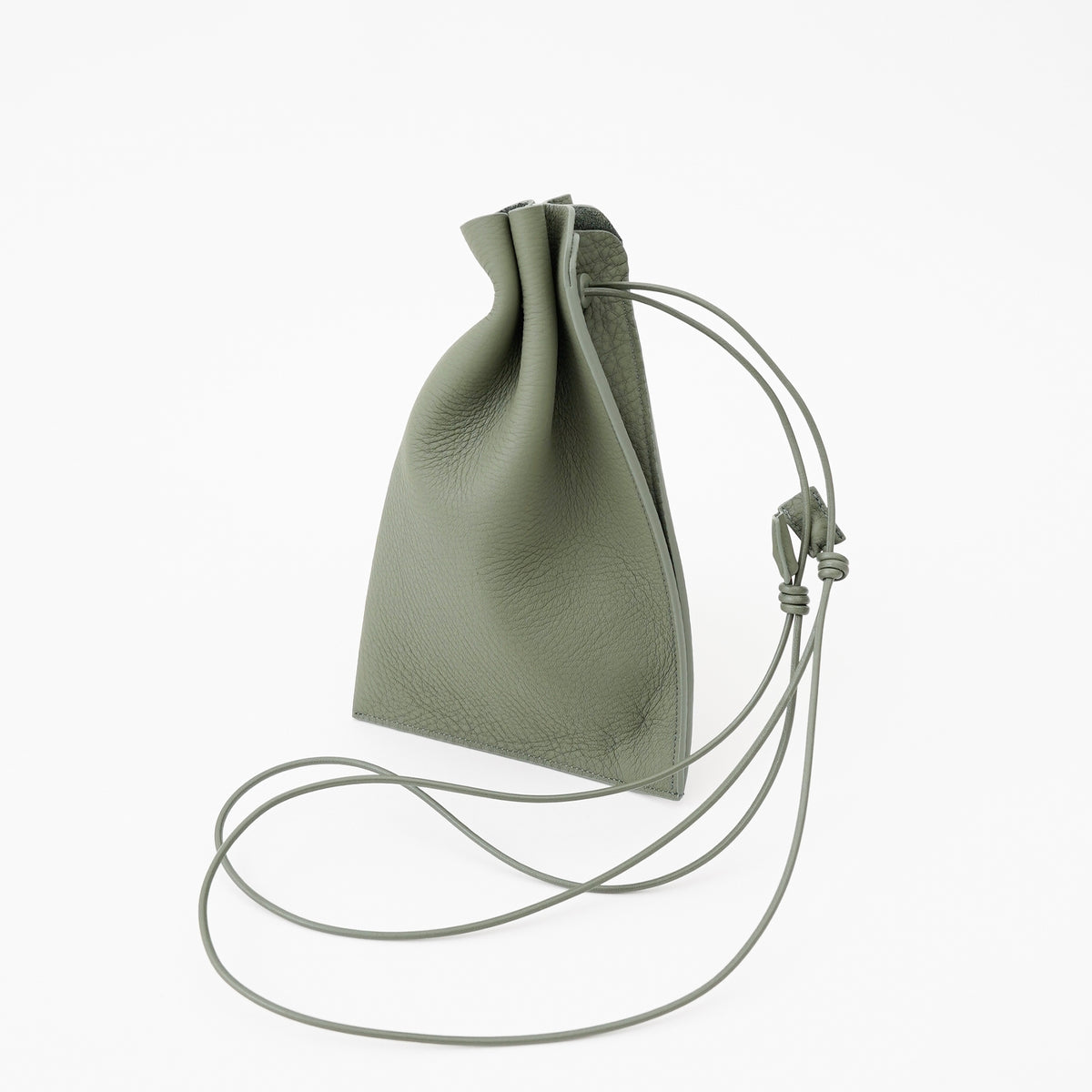 HERRIE KINCHAKU POUCH - PM / DIPLO SKY｜サステナブル本革 巧着ショルダーバッグ メンズ レディース ギフト｜ITTI（イッチ）公式